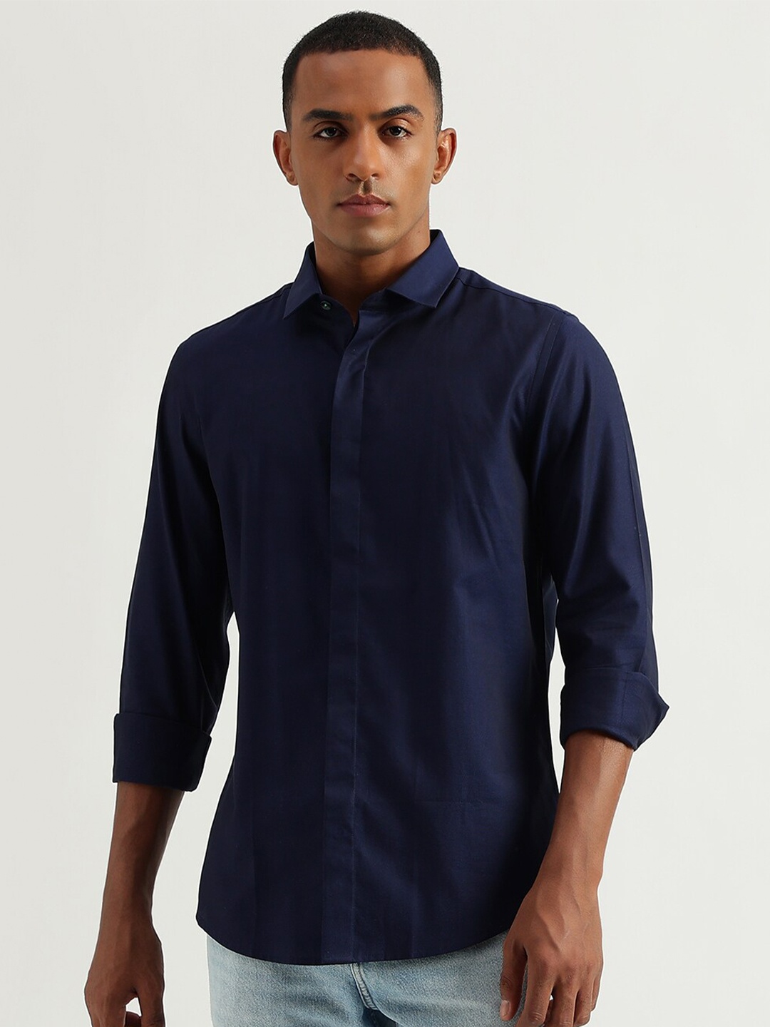 

United Colors of Benetton Cutaway Collar Slim Fit Cotton Casual Shirt, Navy blue