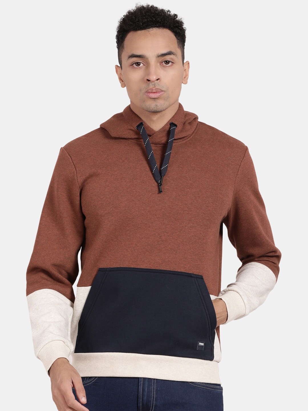 

t-base Men Colourblocked Hooded Pullover Sweatshirt, Rust