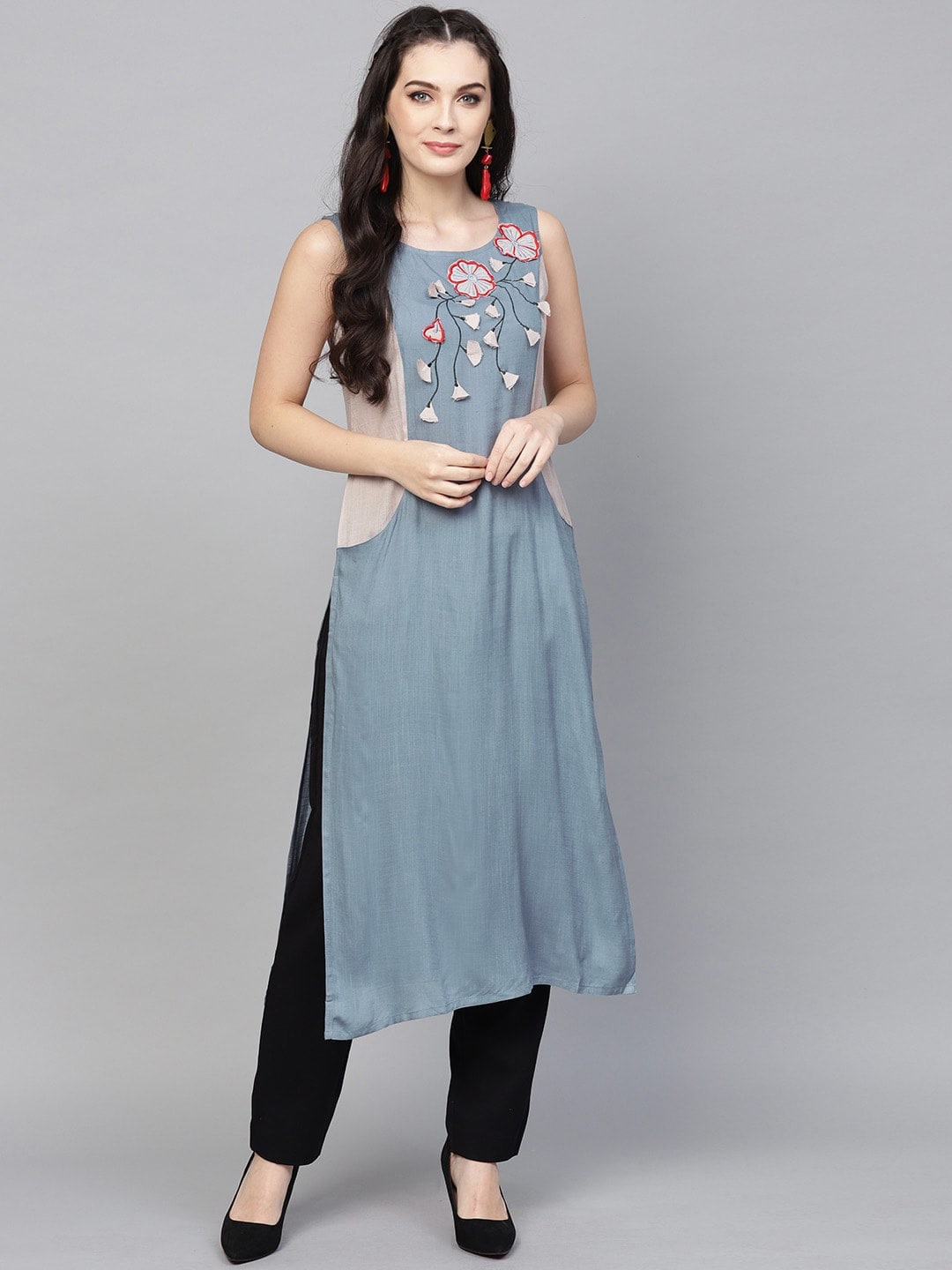 

AKS Floral Embroidered Thread Work Straight Kurta, Blue