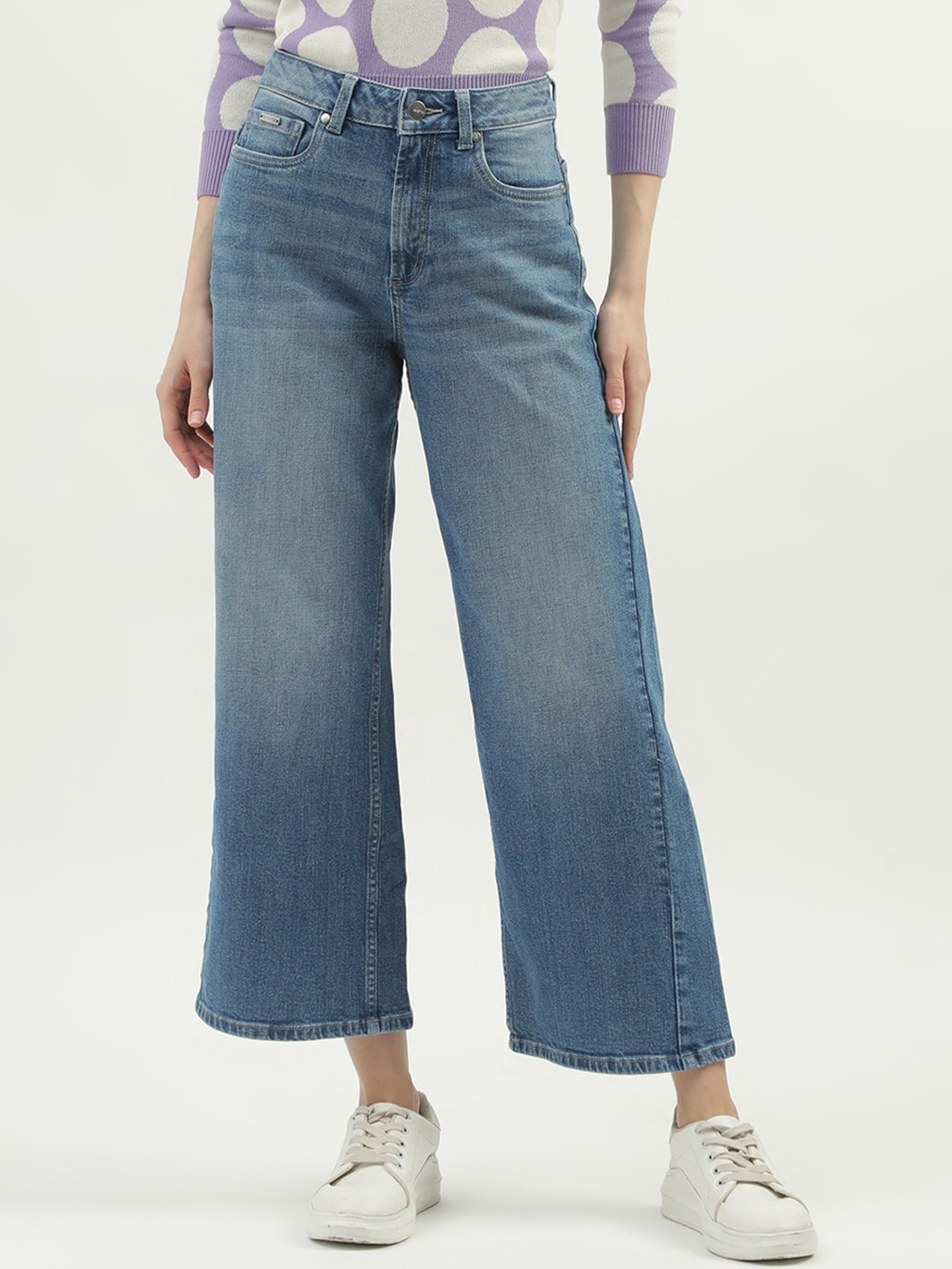

United Colors of Benetton Women Clean Look Mid-Rise Light Fade Jeans, Blue