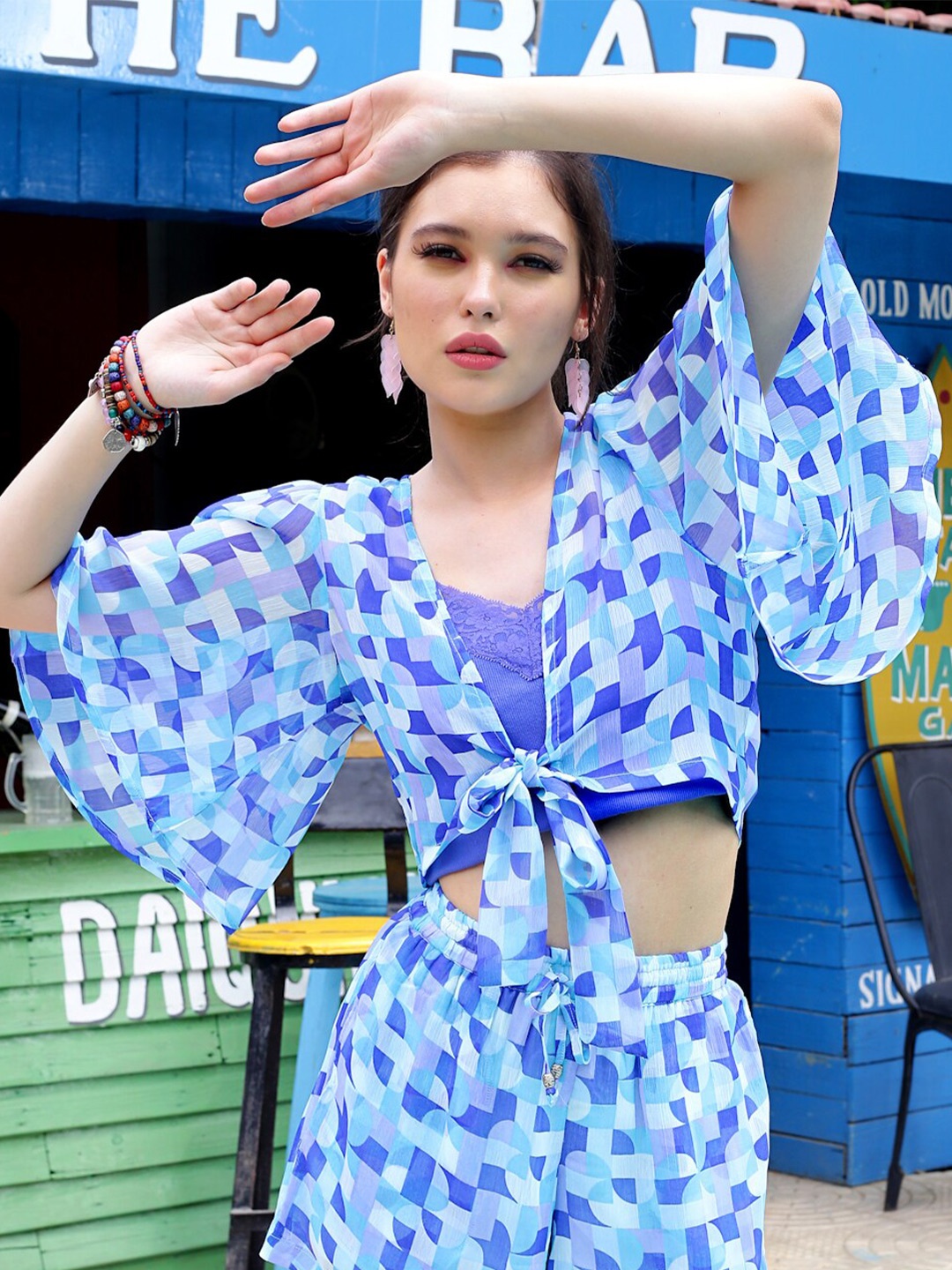 

Sera Blue & White Geometric Printed Crop Tie-Up Shrug