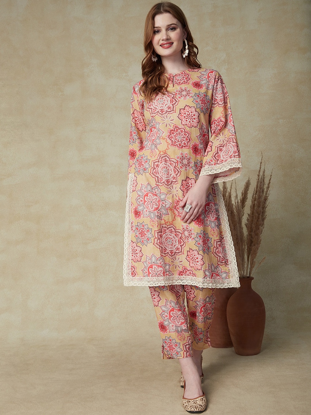 

FASHOR Floral Printed Keyhole Neck Pure Cotton Straight Kurta with Trousers, Yellow