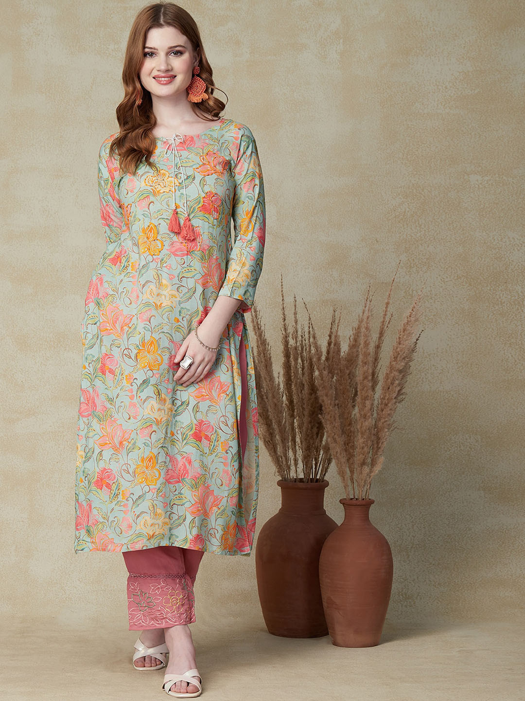 

FASHOR Floral Printed Tie-Up Neck Straight Regular Kurta, Green