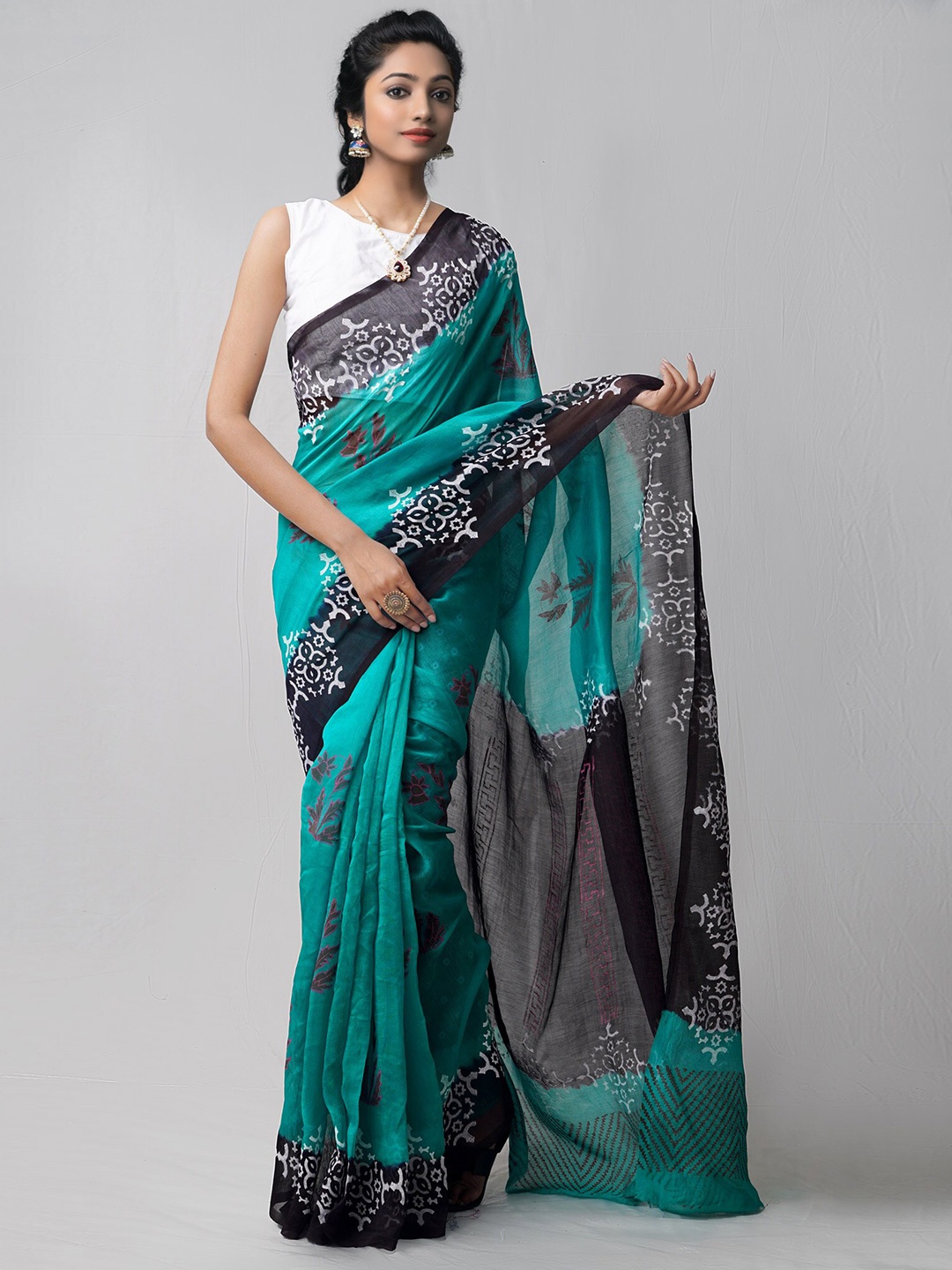 

Unnati Silks Ethnic Motifs Printed Supernet Block Print Saree, Green