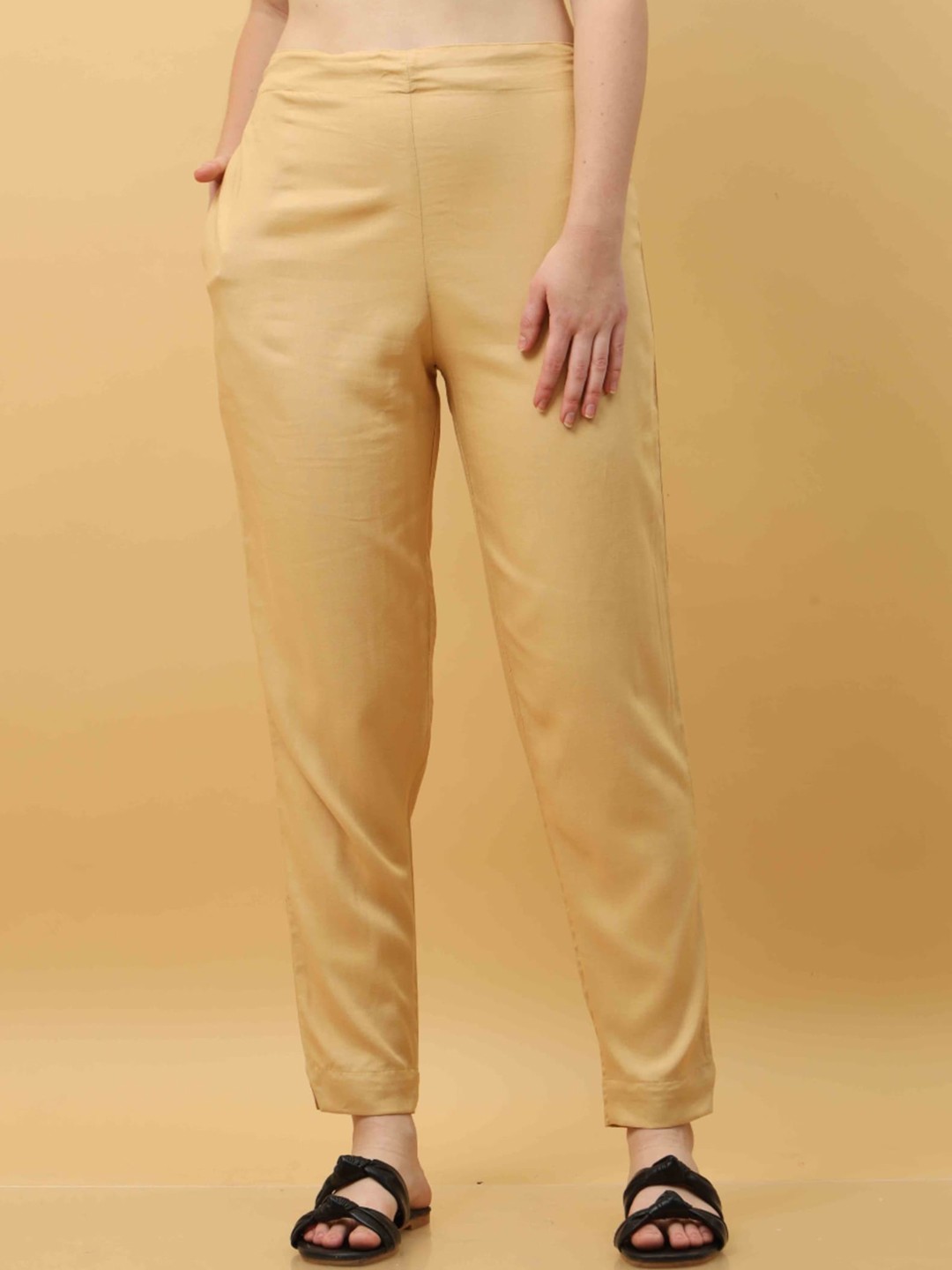 

Bottums Women Tapered Fit Cigarette Trousers, Beige