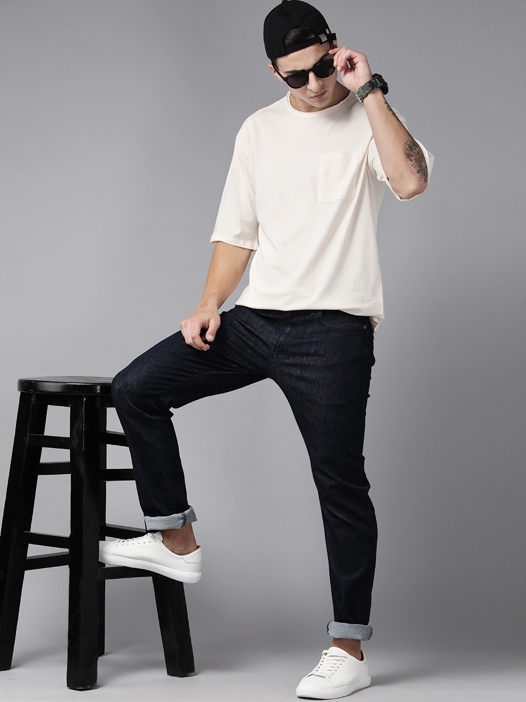 

Roadster Men Solid T-shirt, Off white