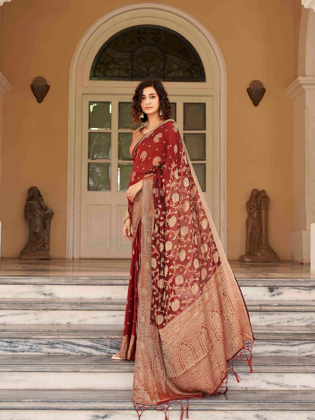 

Tikhi Imli Floral Woven Design Zari Ready to Wear Saree, Maroon