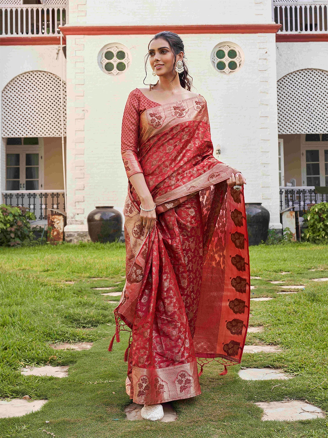 

Tikhi Imli Floral Woven Design Zari Ready to Wear Saree, Maroon