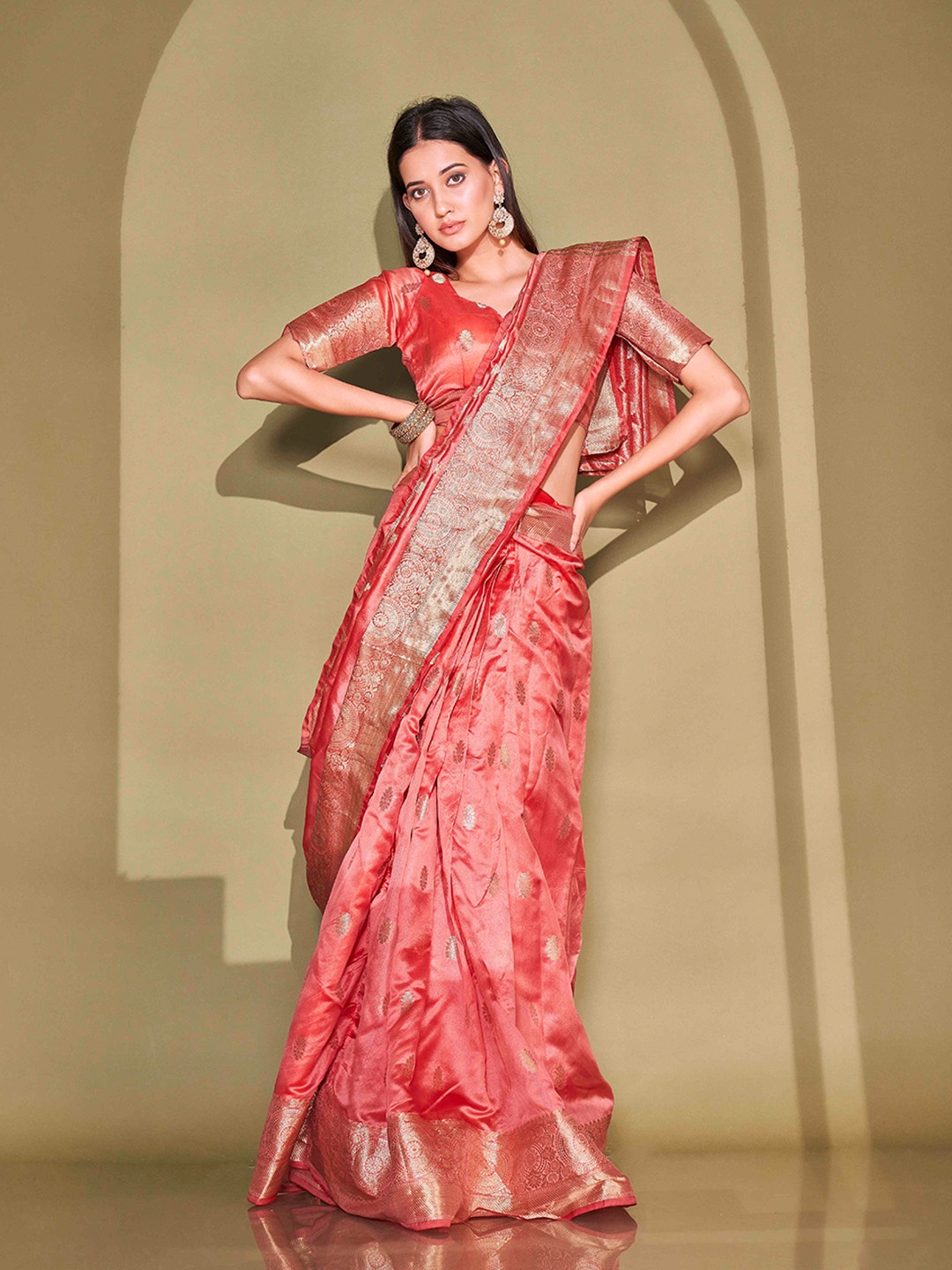 

Tikhi Imli Floral Woven Design Zari Organza Ready to Wear Saree, Pink