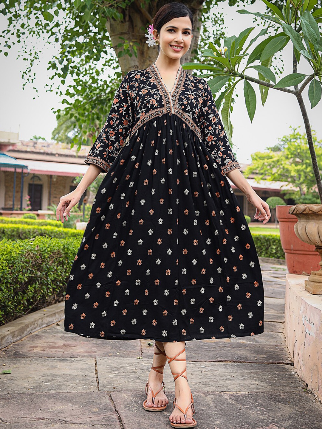 

AMIRAS INDIAN ETHNIC WEAR Ethnic Motifs Printed V-Neck Fit & Flare Ethnic Dress, Black