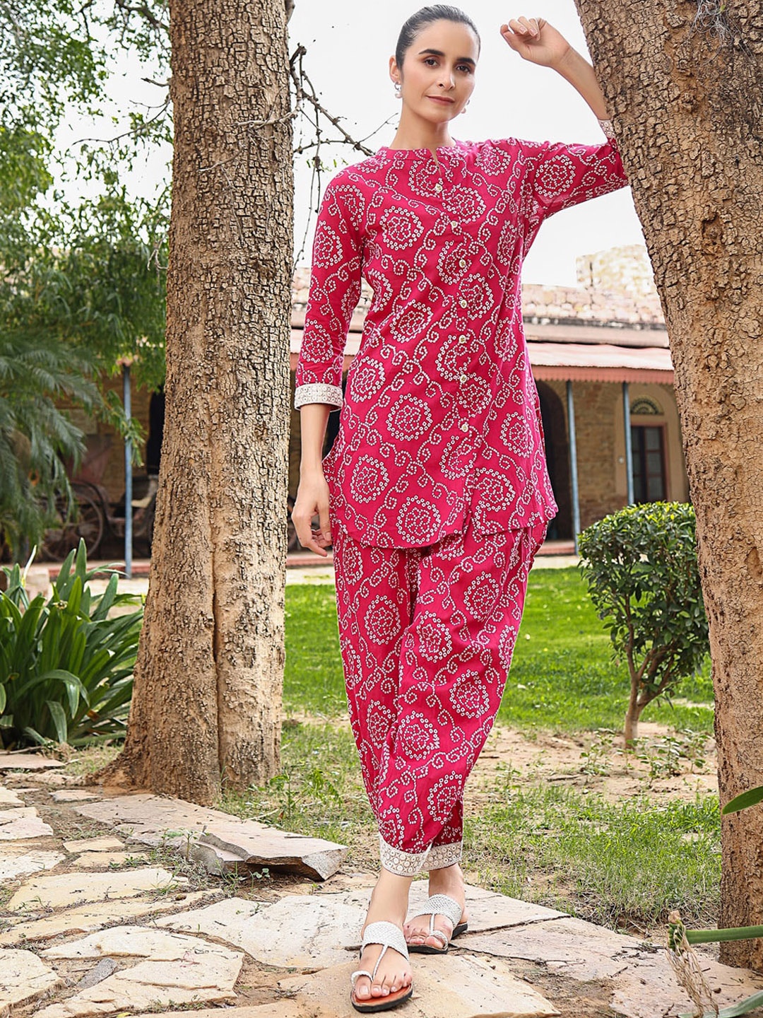 

AMIRAS INDIAN ETHNIC WEAR Bandhani Printed Regular Pure Cotton Kurti With Trousers, Pink