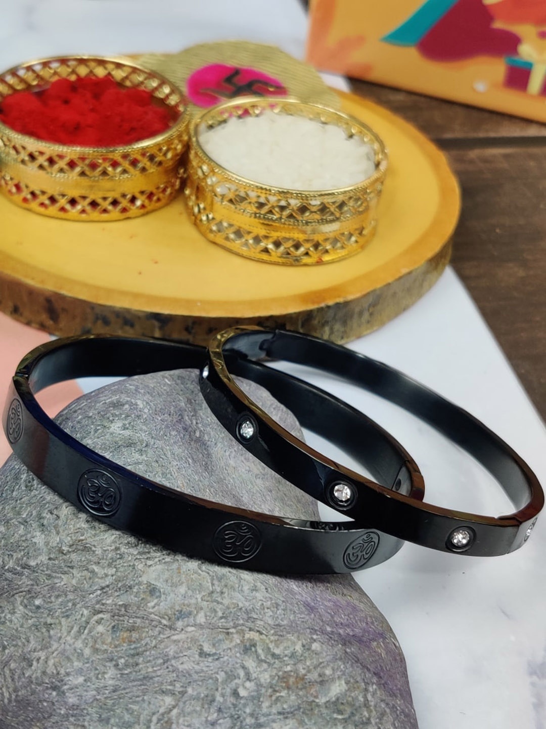 

EL REGALO Bhaiya Bhabhi Set Of 2 Kada Stainless Steel Rakhi With With Card Roli Chawal, Black