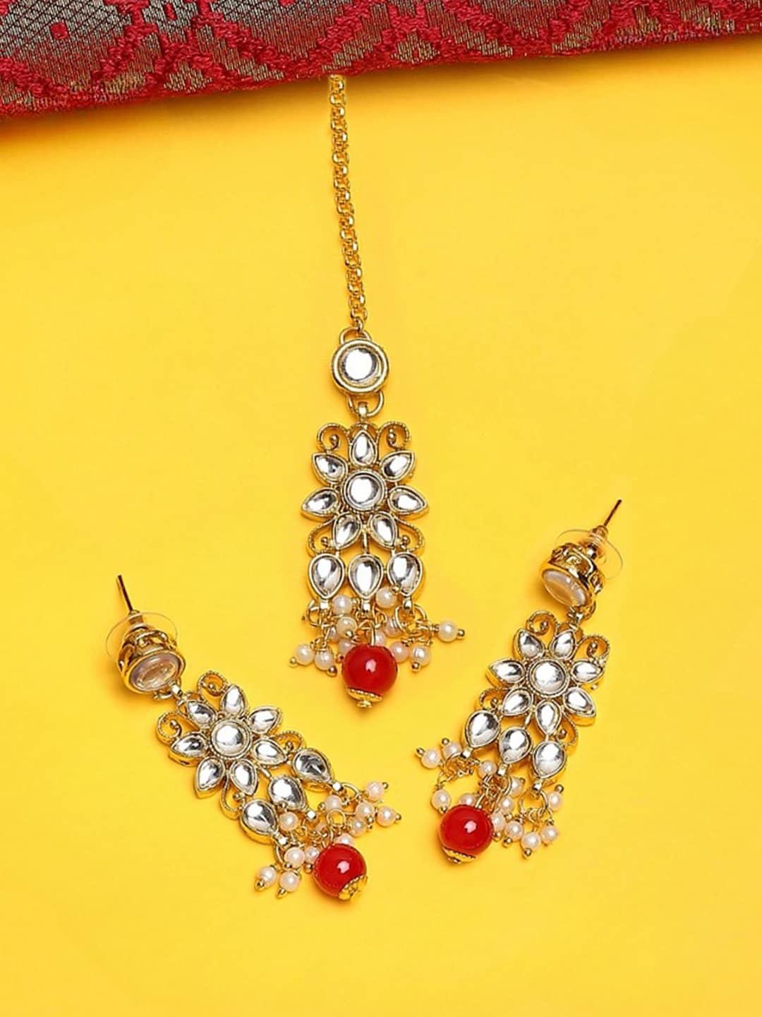 

OOMPH Kundan Studded & Beaded Maangtikka With Drop Earrings, Gold