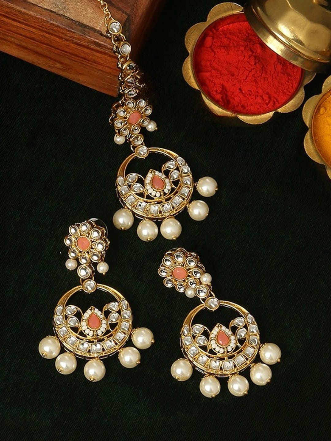 

OOMPH Kundan Studded & Beaded Jewellery Set, Gold