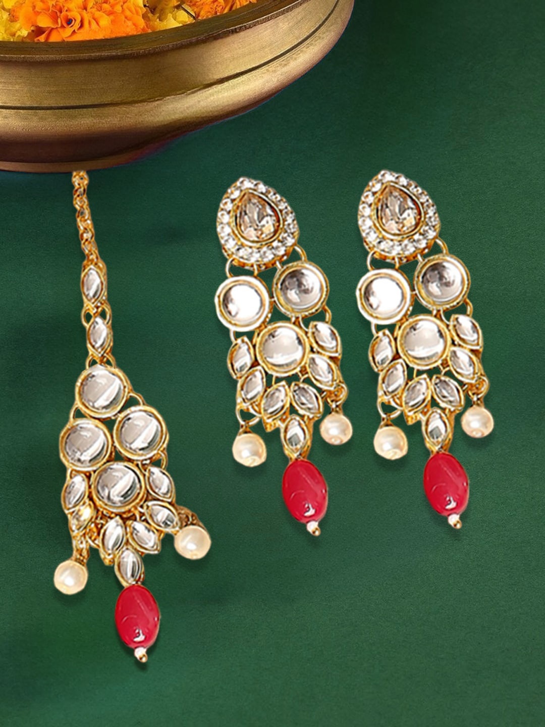 

OOMPH Kundan Studded & Beaded Jewellery Set, Gold