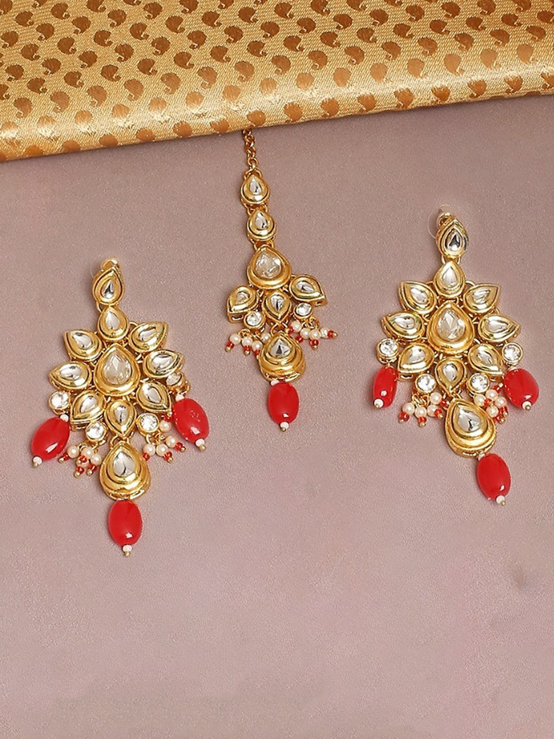 

OOMPH Kundan Studded & Beaded Jadau Maangtikka With Drop Earrings, Gold