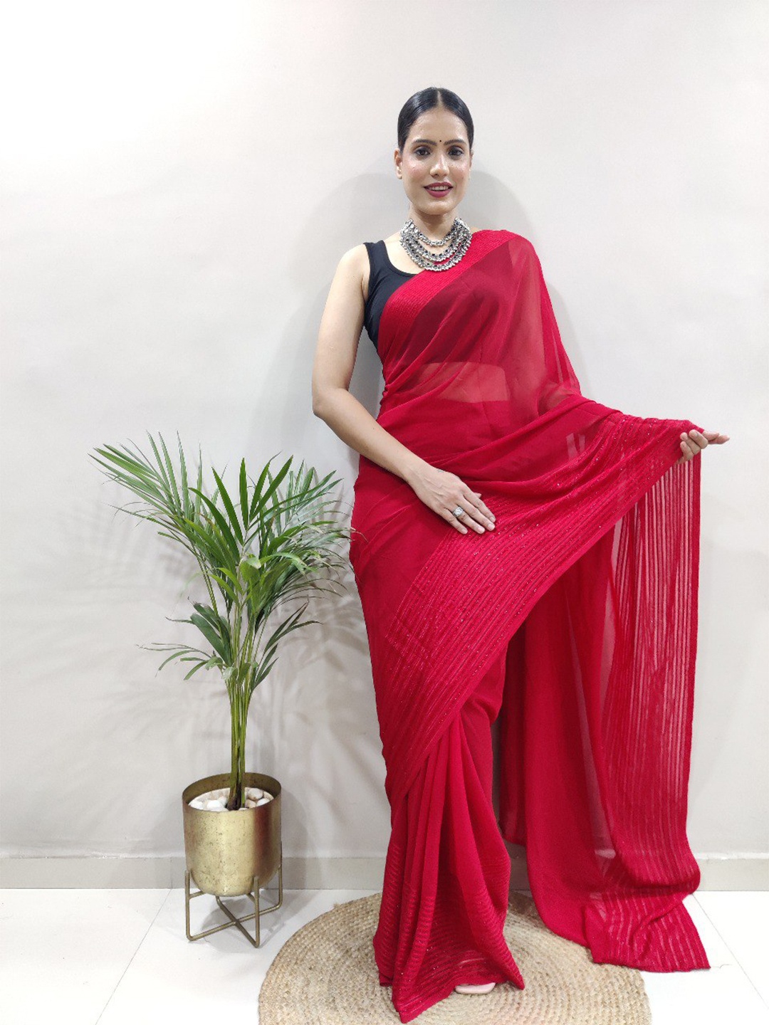 

VEERAX Sequinned Pure Georgette Saree, Red