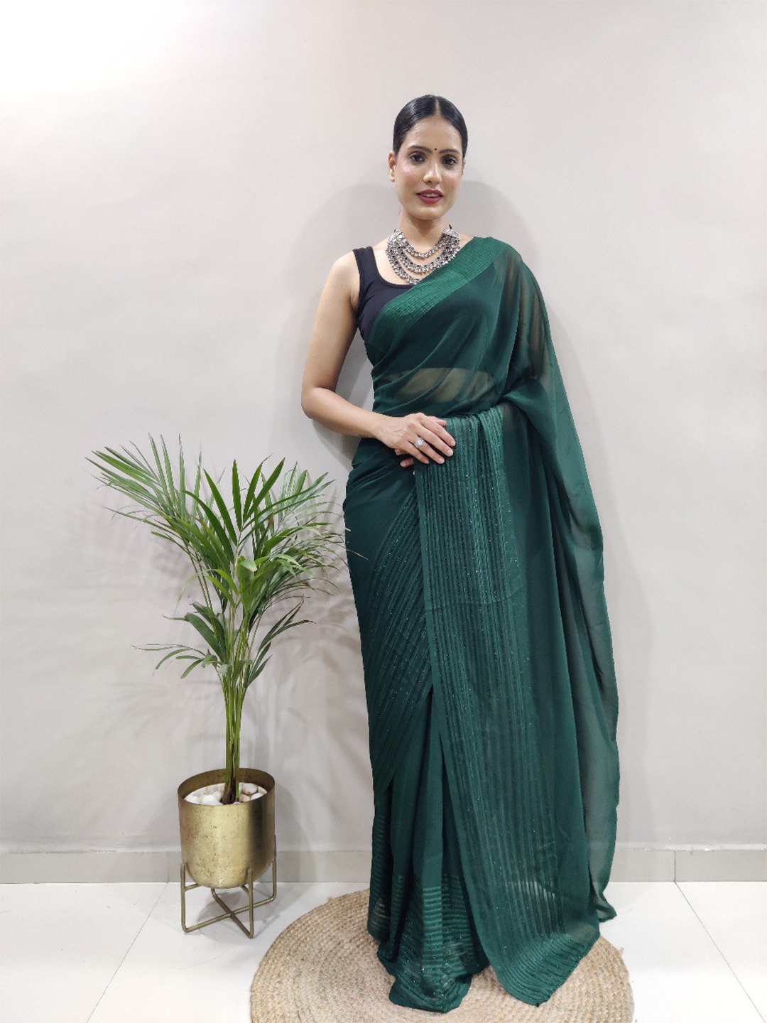 

VEERAX Sequinned Pure Georgette Saree, Green
