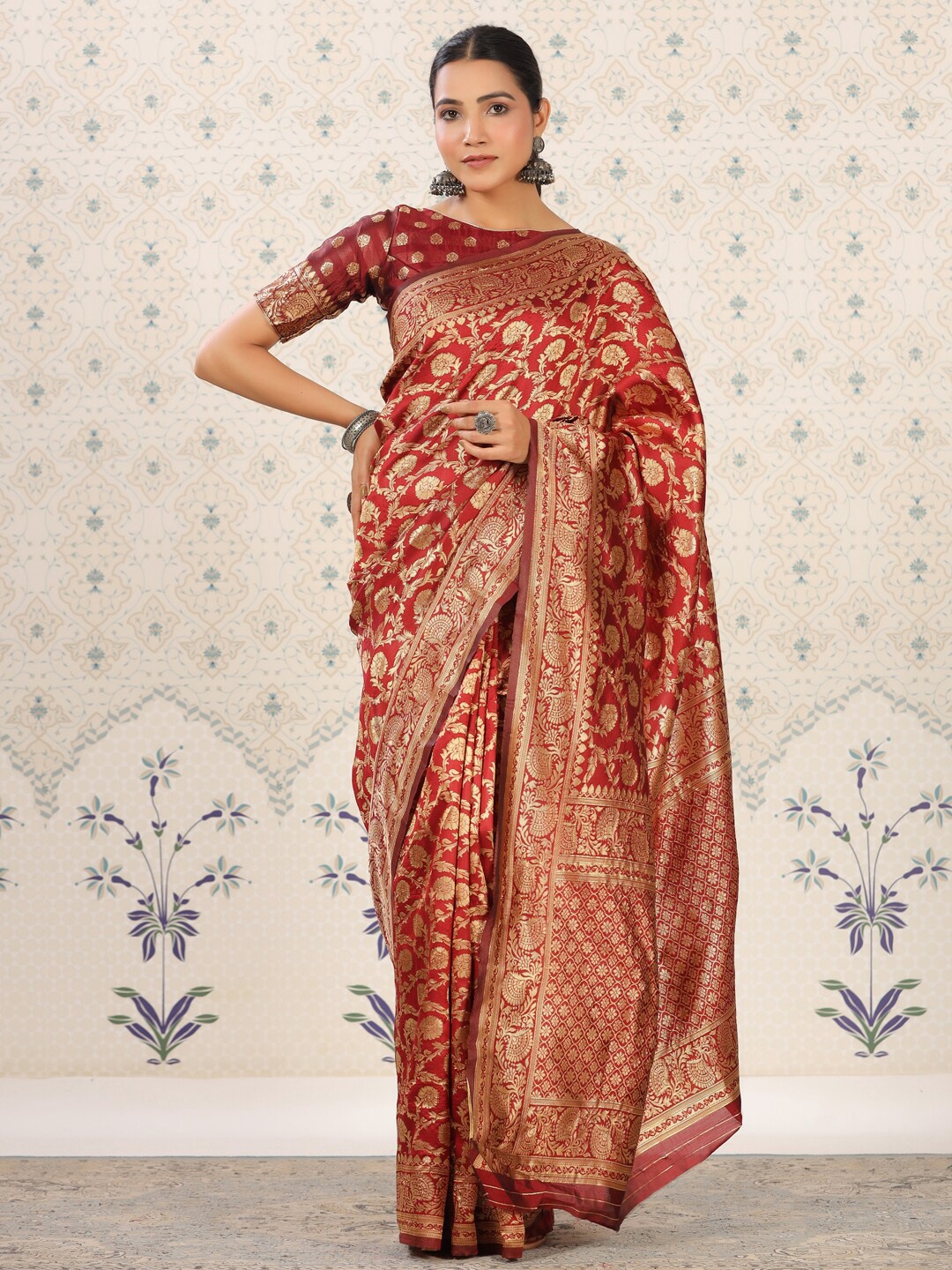 

Ode by House of Pataudi Red & Gold-Toned Floral Woven Design Zari Banarasi Saree