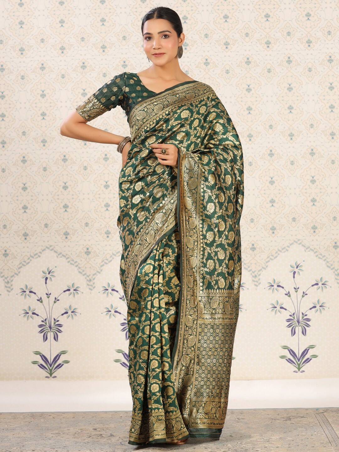 

Ode by House of Pataudi Green & Gold-Toned Floral Woven Design Zari Banarasi Saree