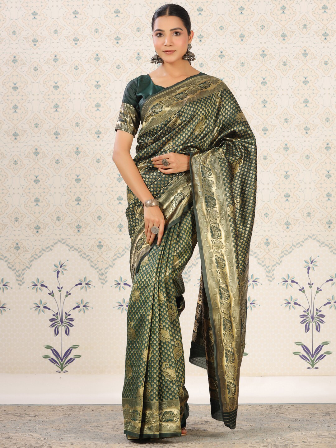 

Ode by House of Pataudi Green & Gold-Toned Ethnic Motifs Woven Design Zari Banarasi Saree