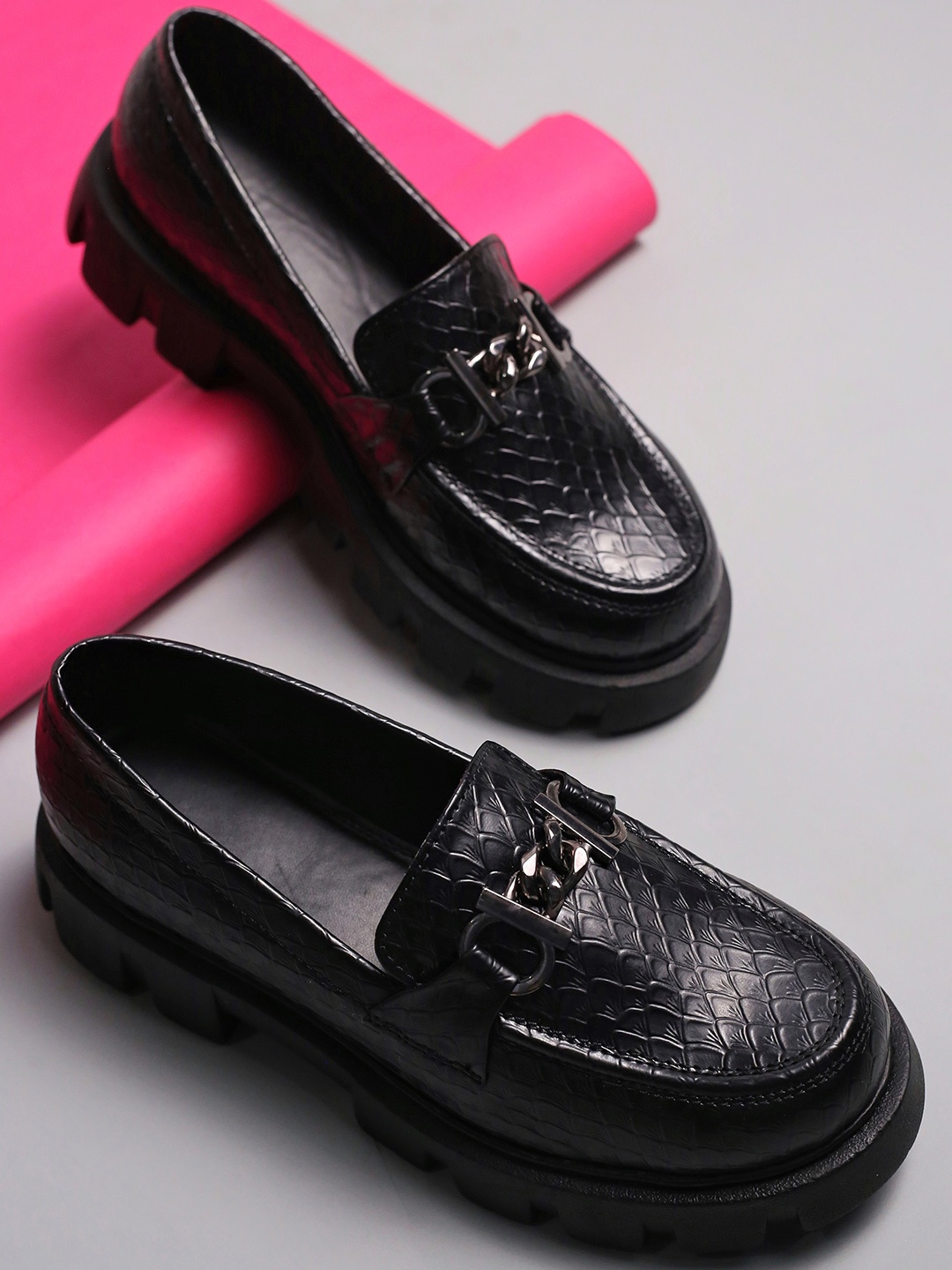 

Brauch Women Textured Slip-On Loafers, Black