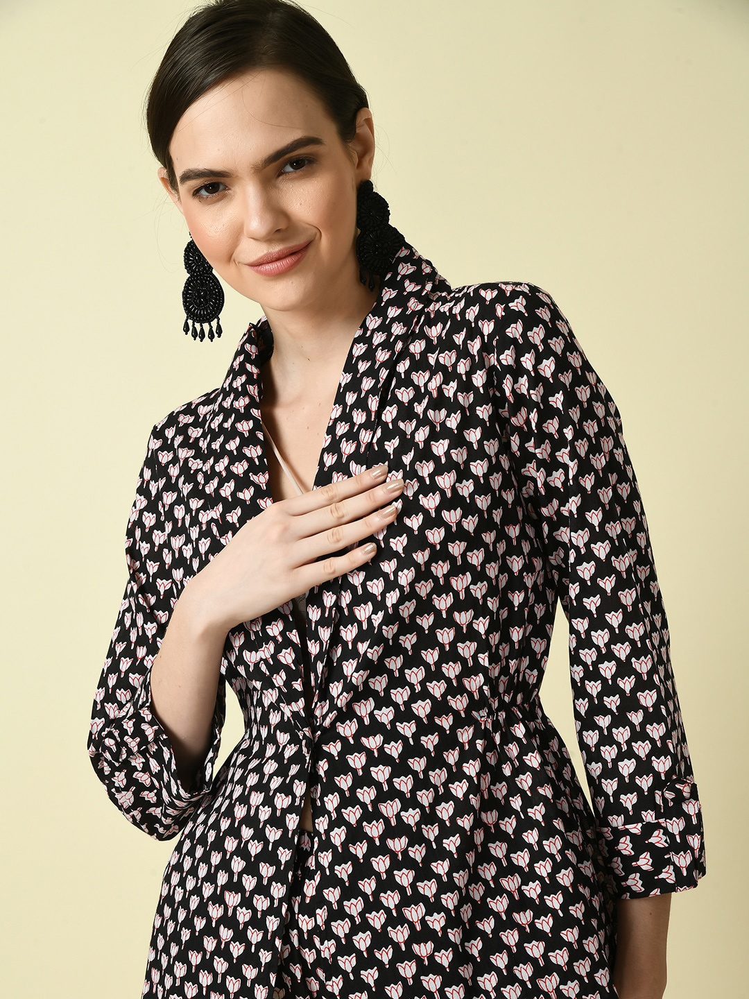 

DressBerry Black And Pink Floral Printed Lightweight Cotton Tailored Jacket