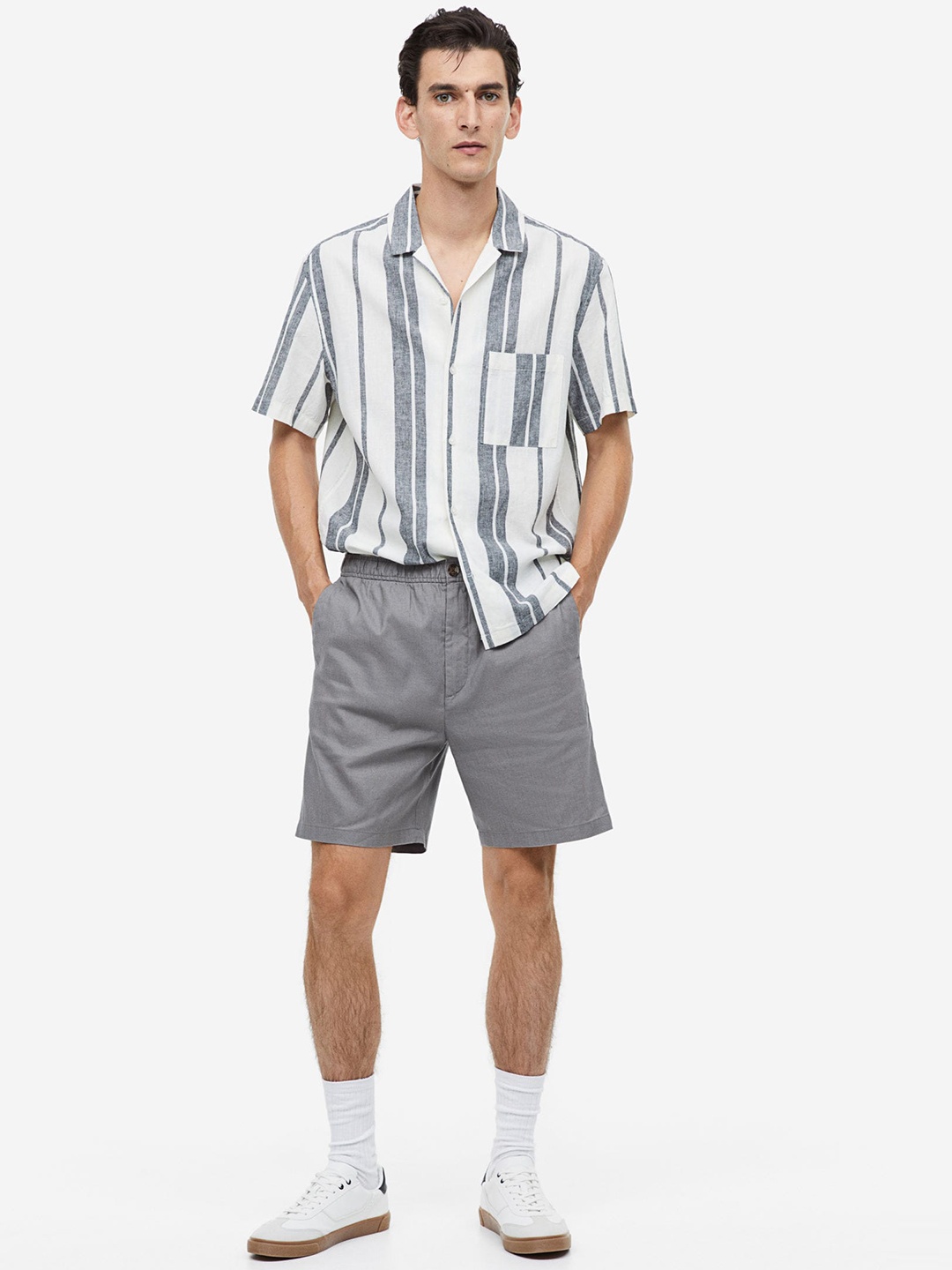 

H&M Men Regular Fit Linen-Blend Shorts, Grey