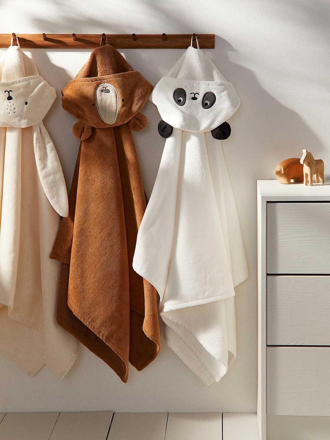 

H&M Girls White Hooded Bath Towel