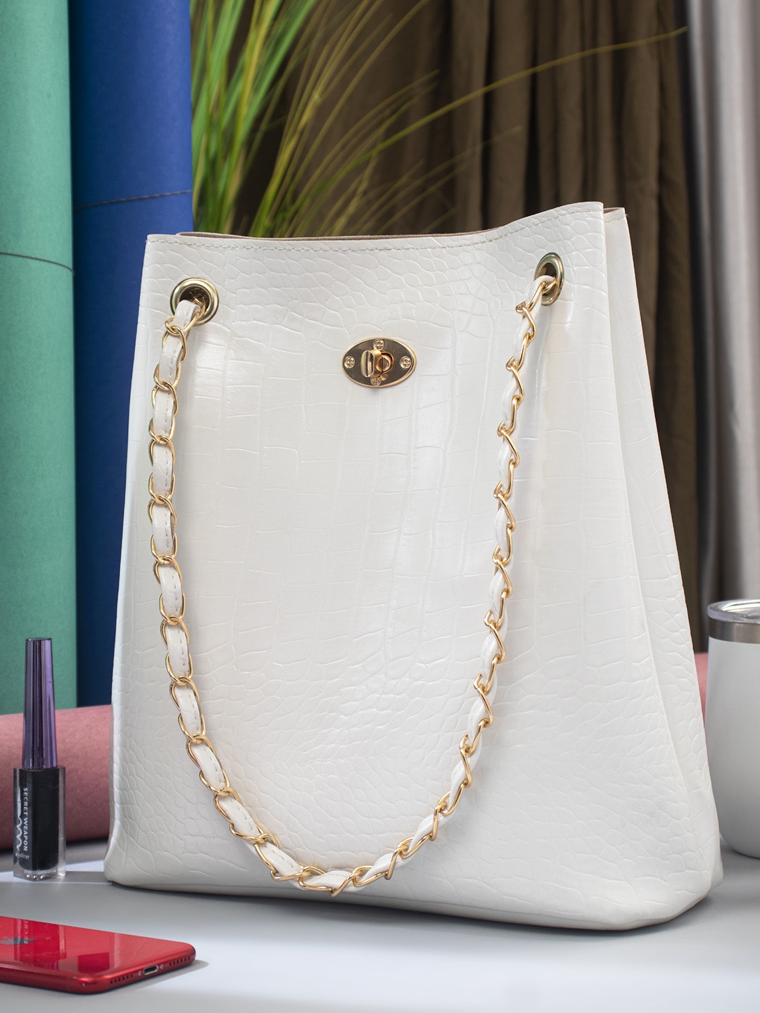 

Mast & Harbour Structured Handheld Bag, White