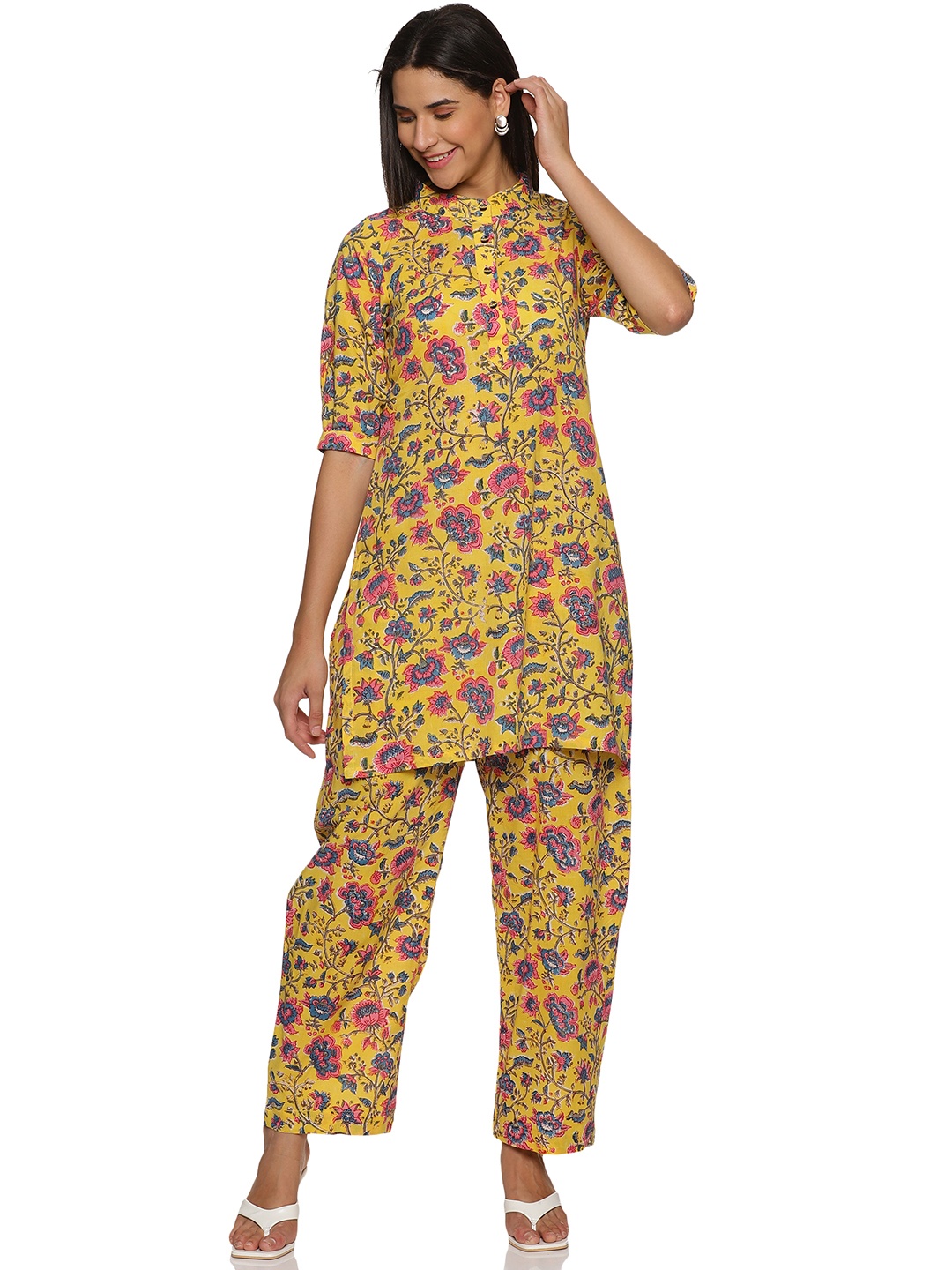 

WEAVERS SAGA Floral Printed Regular Pure Cotton Kurta with Trousers, Yellow