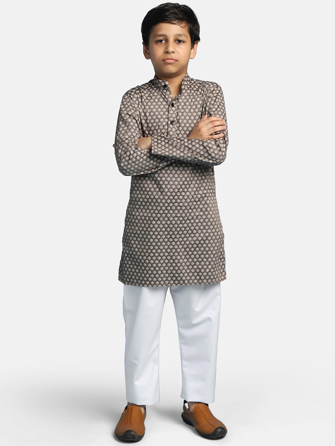 

TAHVO Boys Ethnic Motifs Printed Kurta with Pyjamas, Brown