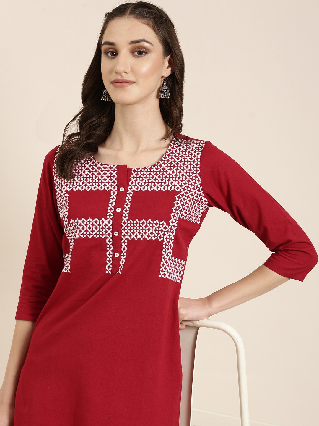 

SHOWOFF Geometric Embroidered Thread Work Kurti, Maroon
