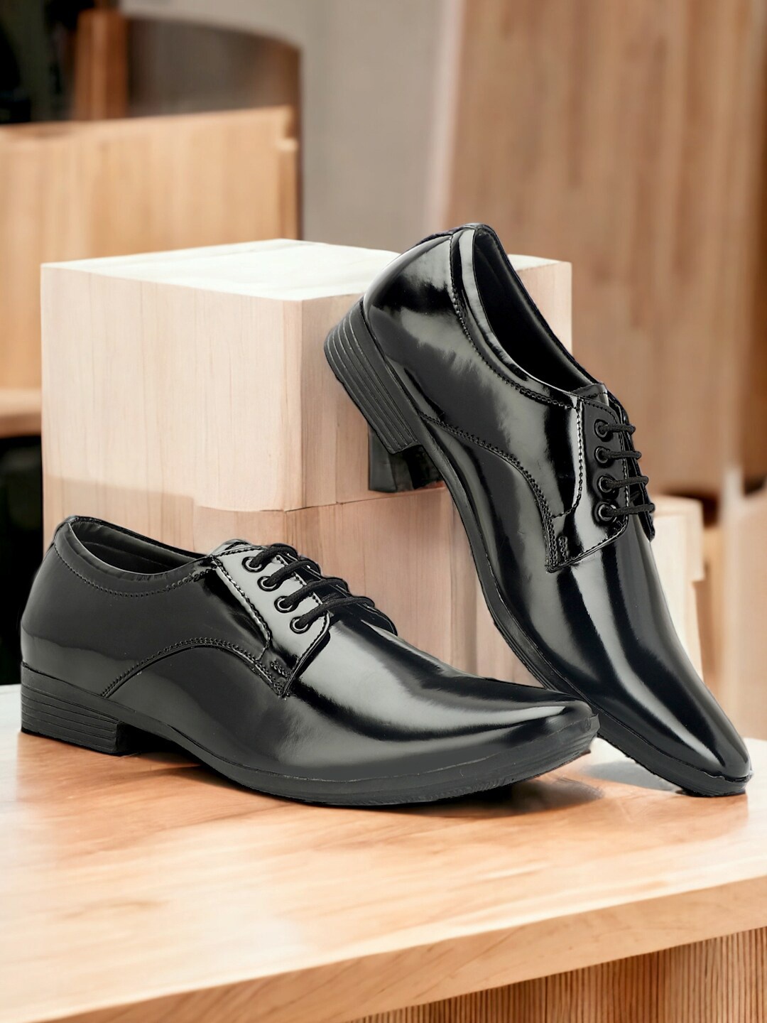

Buxton Men Leather Formal Lace-Up Derbys, Black