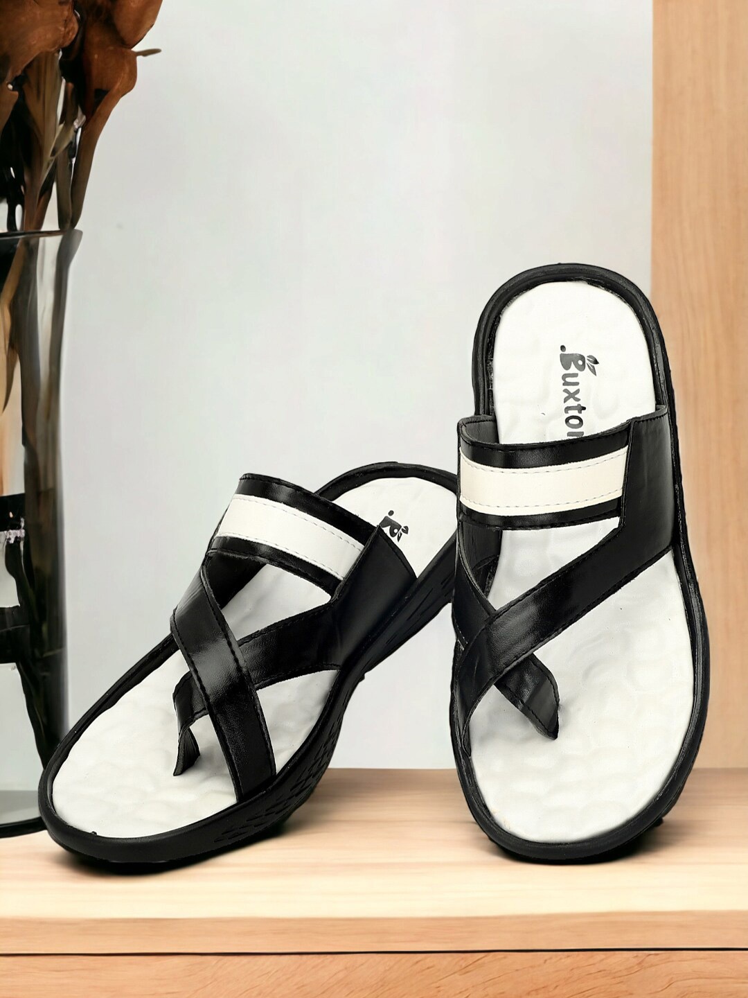 

Buxton Men Colourblocked Comfort Sandals, White