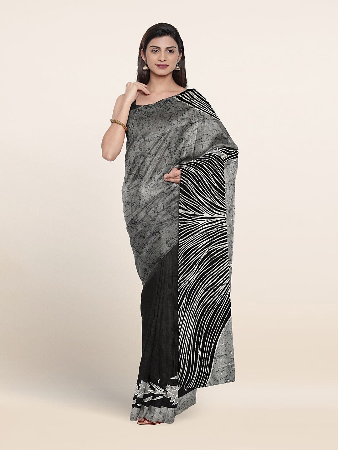 

Pothys Abstract Printed Saree, Grey