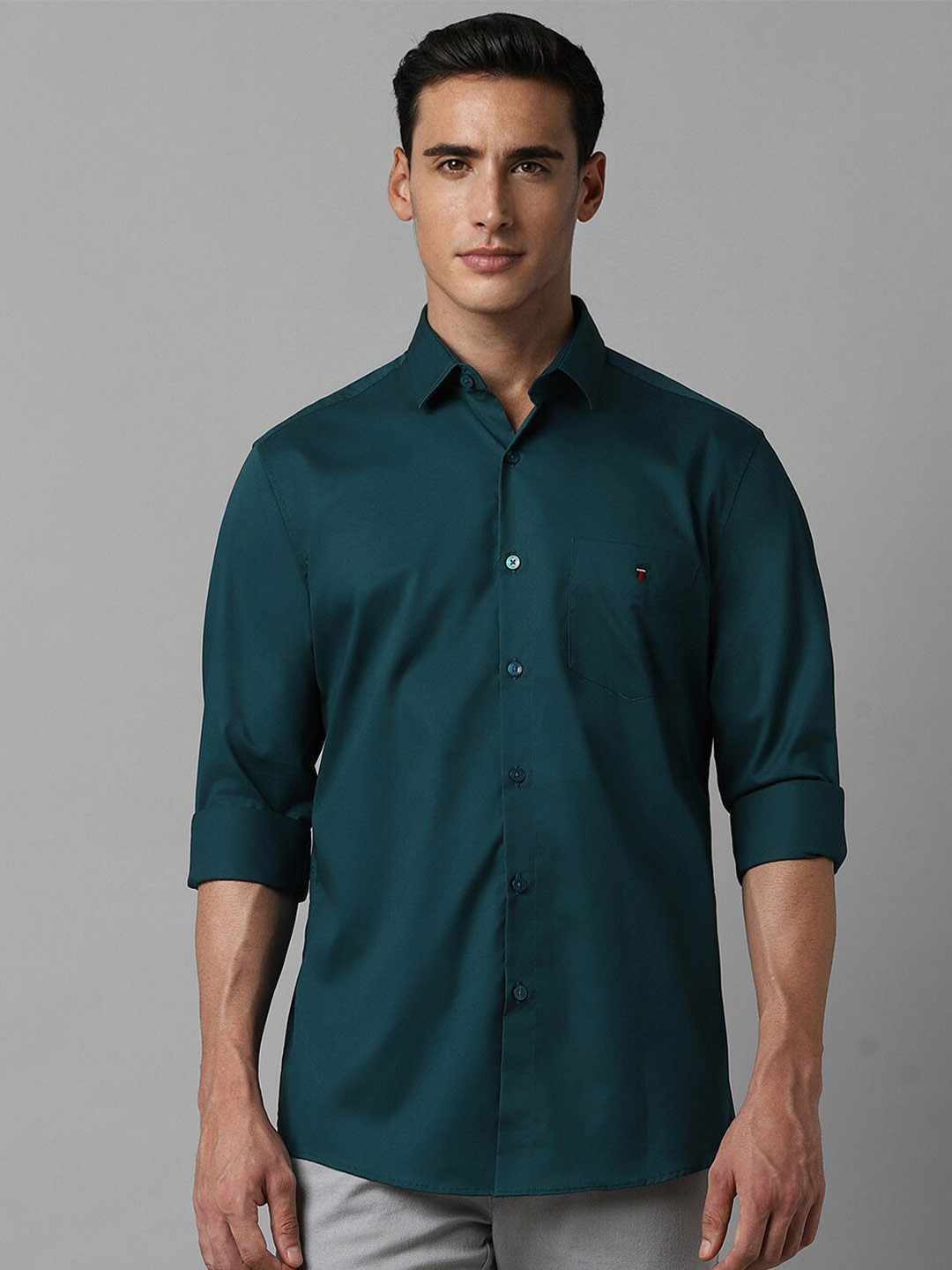 

Louis Philippe Sport Spread Collar Slim Fit Casual Pure Cotton Shirt, Green