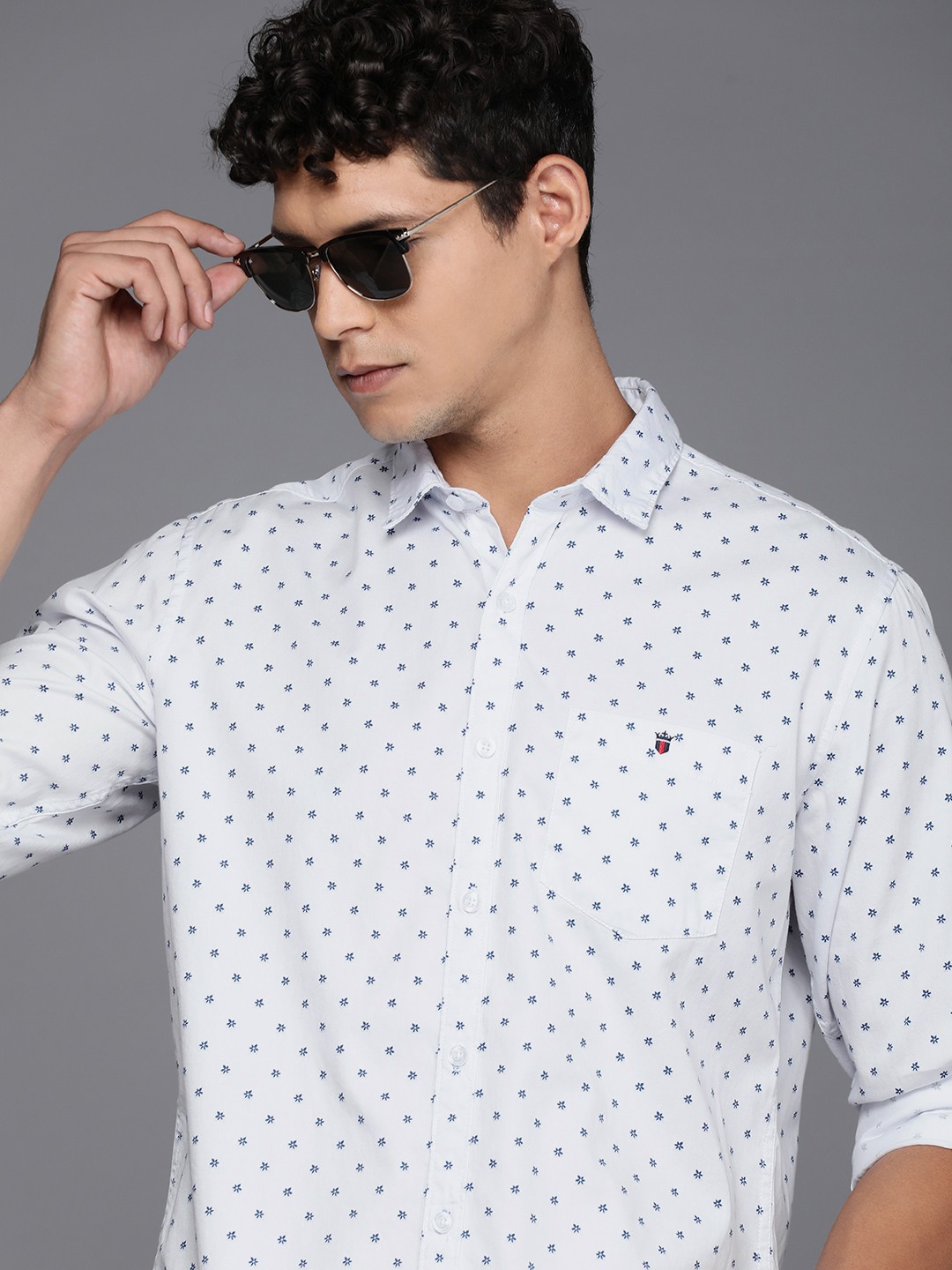 

Louis Philippe Jeans Pure Cotton Slim Fit Floral Printed Casual Shirt, White