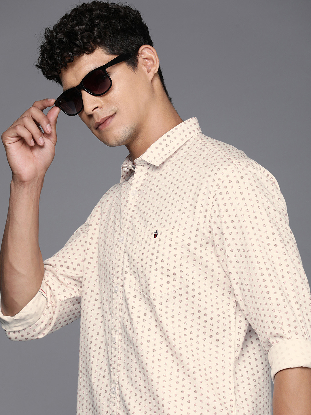 

Louis Philippe Jeans Pure Cotton Slim Fit Floral Printed Casual Shirt, Cream