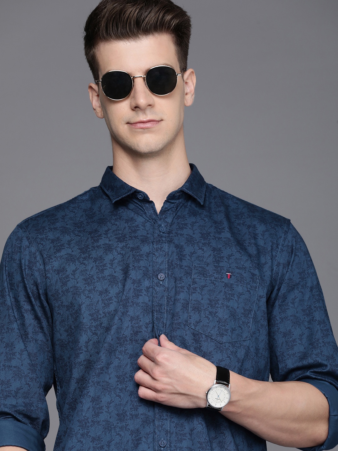

Louis Philippe Jeans Pure Cotton Slim Fit Floral Printed Casual Shirt, Navy blue