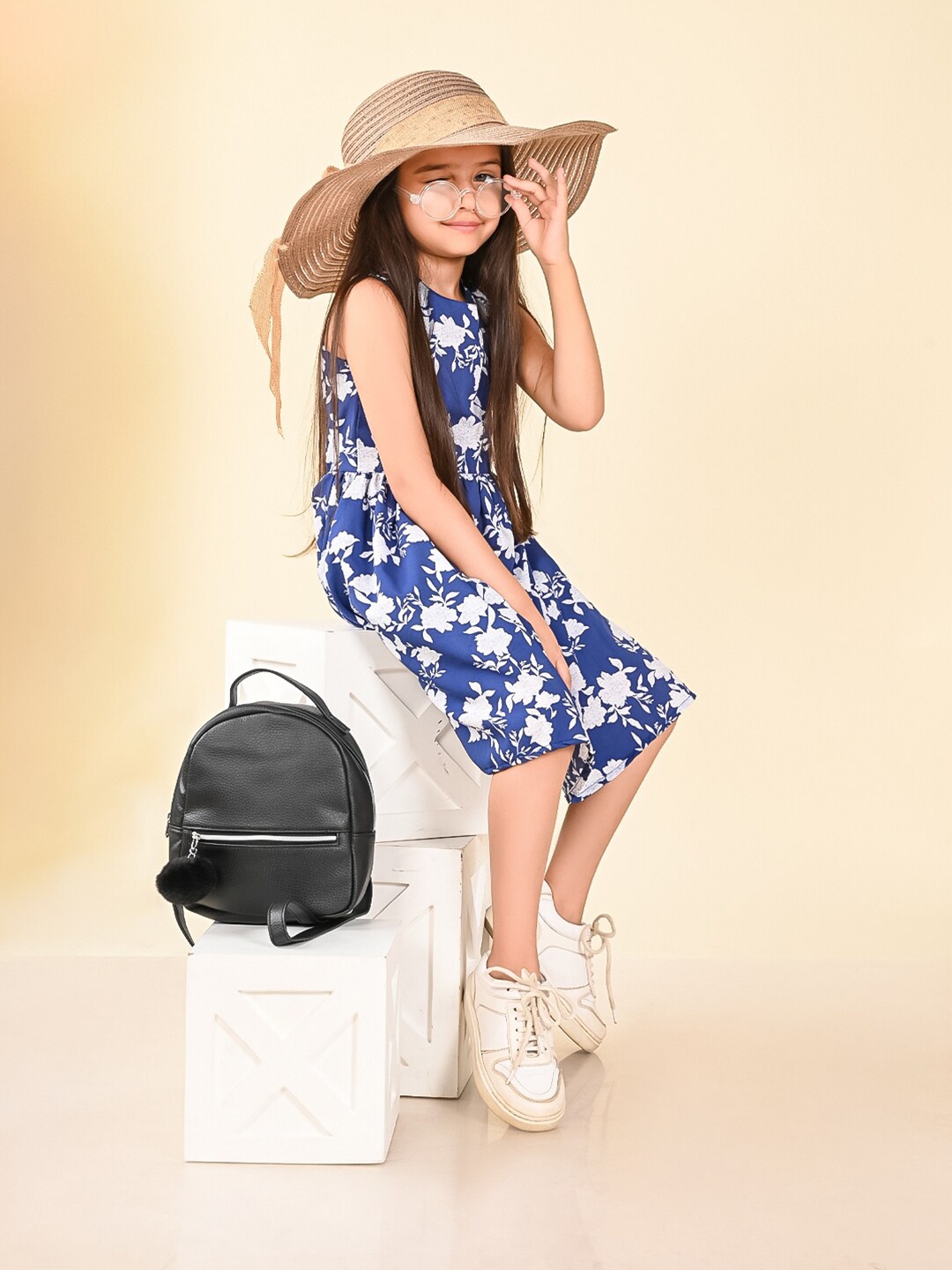 

LilPicks Girls Floral Printed Round Neck Sleeveless Gathered Pure Cotton Fit & Flare Dress, Blue
