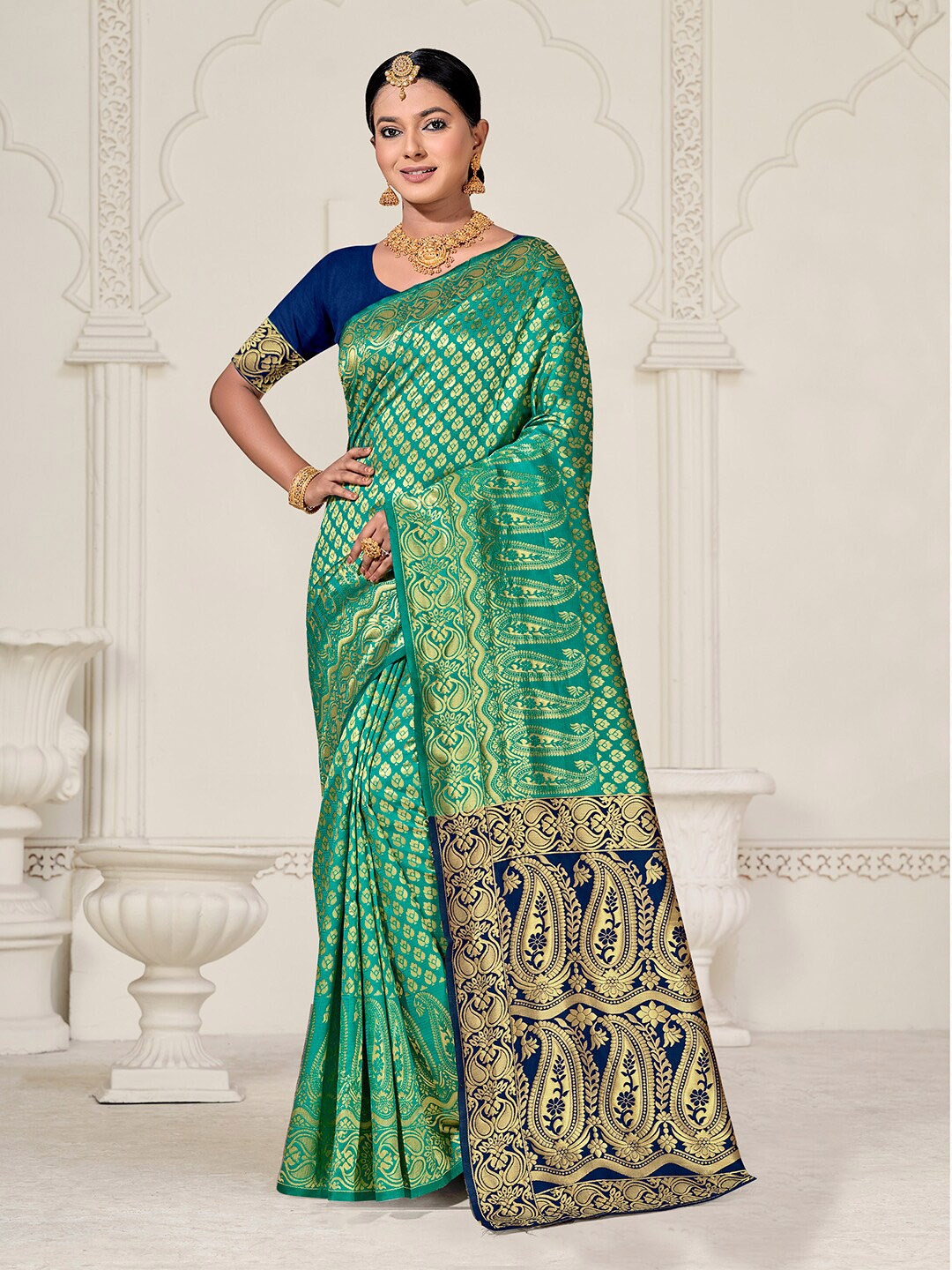 

Anouk Paisley Woven Design Zari Art Silk Kanjeevaram Saree, Green