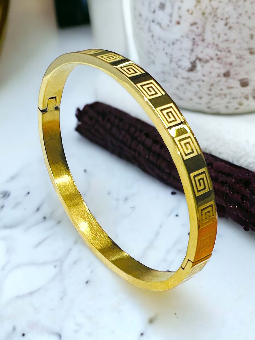 

MYKI Women Gold-Toned Gold-Plated Kada Bracelet