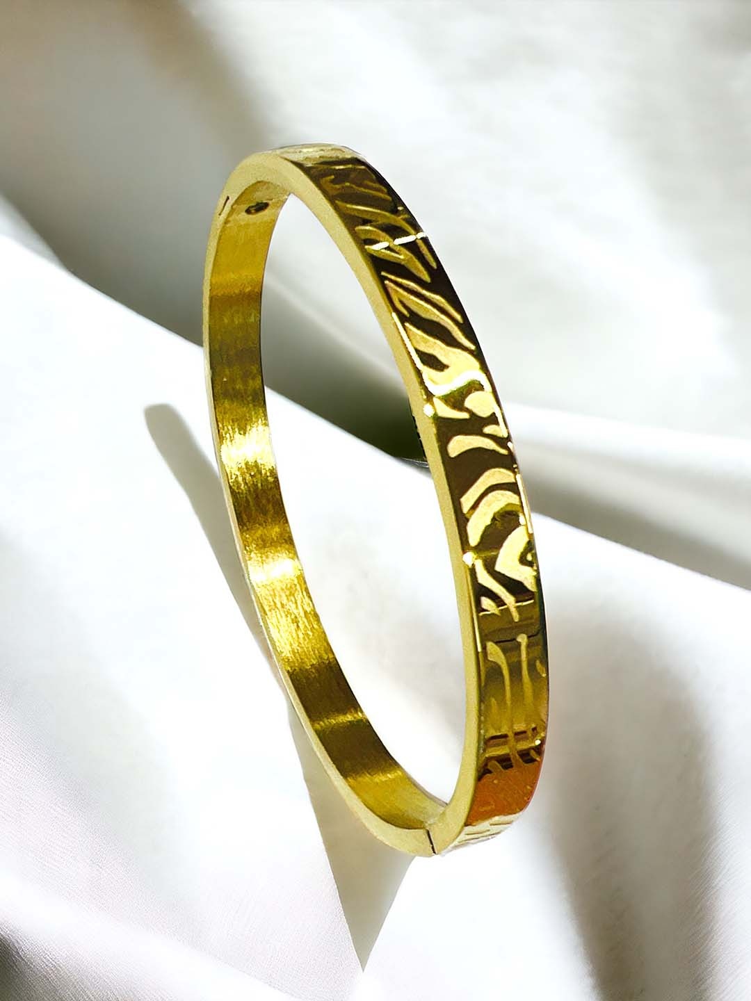 

MYKI Women Gold-Toned & Red Gold-Plated Kada Bracelet