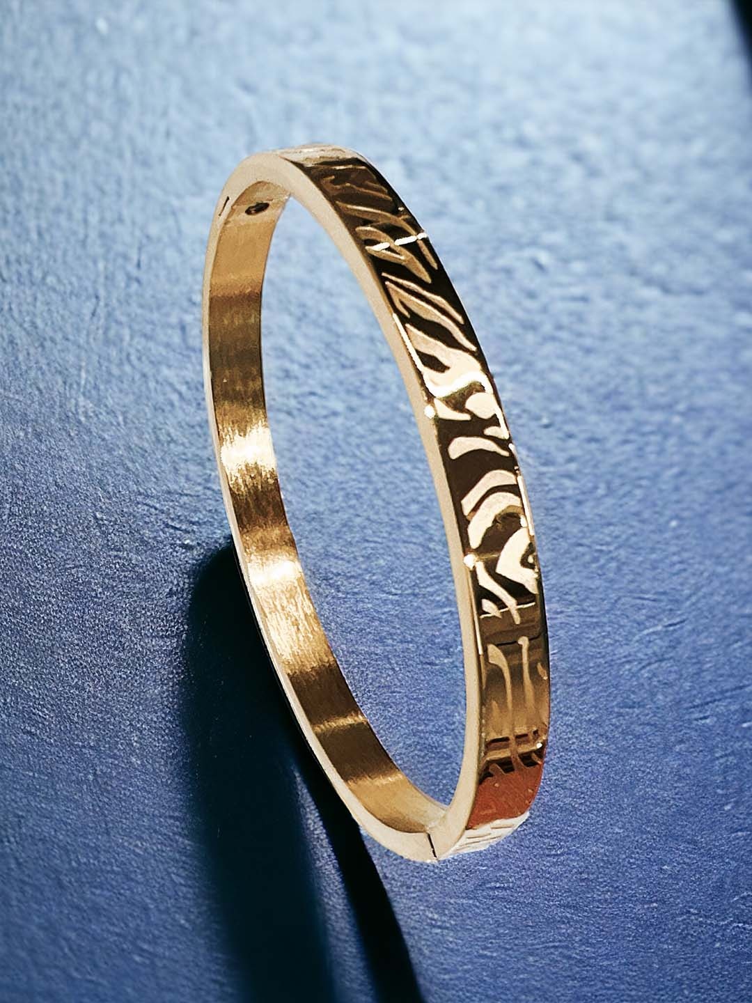 

MYKI Women Gold-Toned Gold-Plated Kada Bracelet