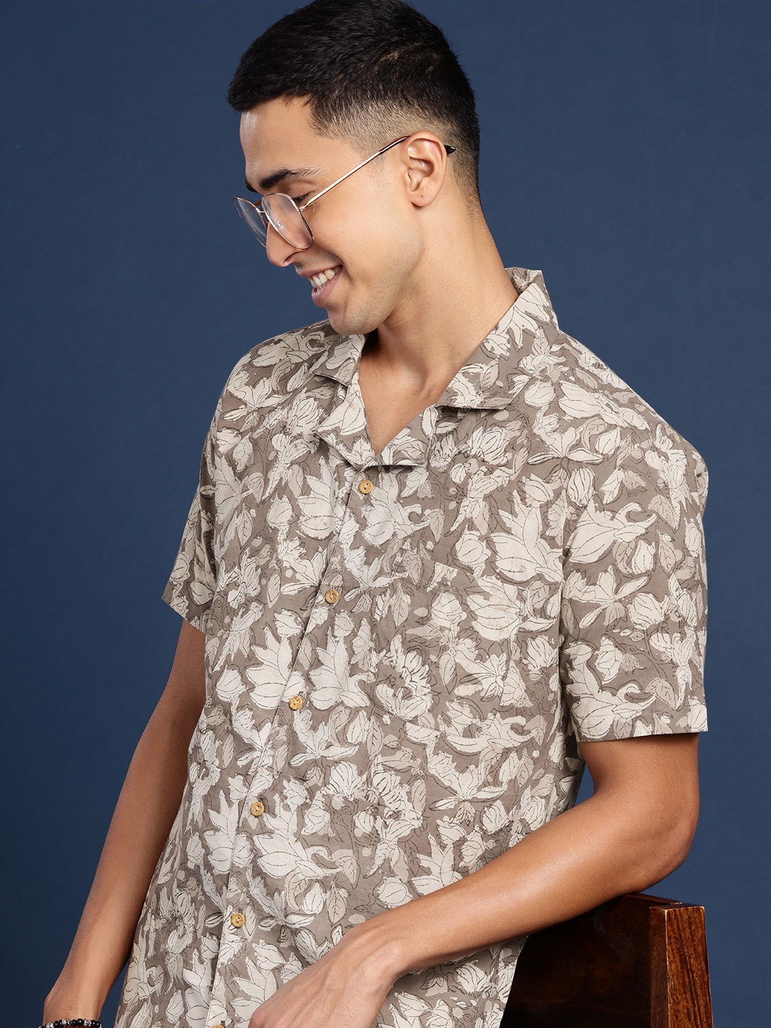 

Taavi Men Classic Opaque Printed Regular Fit Casual Shirt, Brown