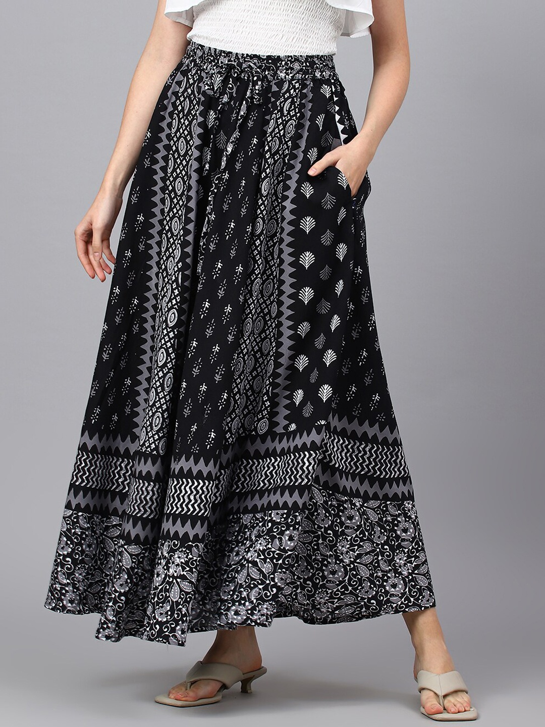 

Negen Floral Printed Flared Maxi Skirt, Black