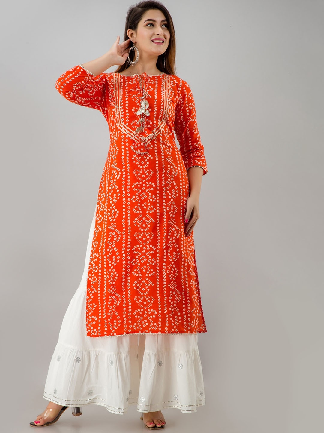 

IRIDAA JAIPUR Bandhani Printed Tie-Up Neck Gotta Patti Straight Kurta, Orange