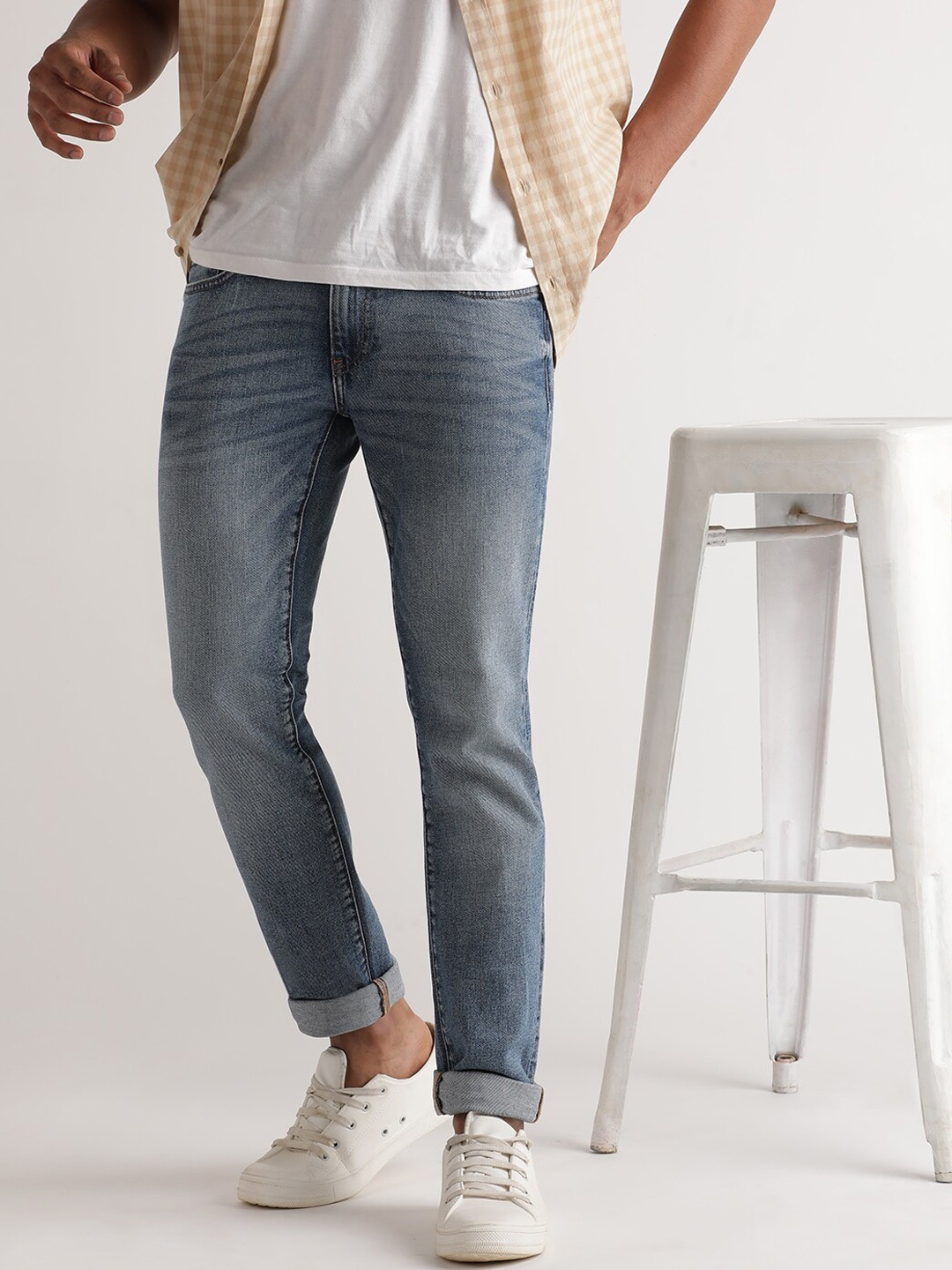 

Old Grey Men Mid Rise Clean Look Light Fade Whiskers and Chevrons Cotton Skinny Fit Jeans, Blue