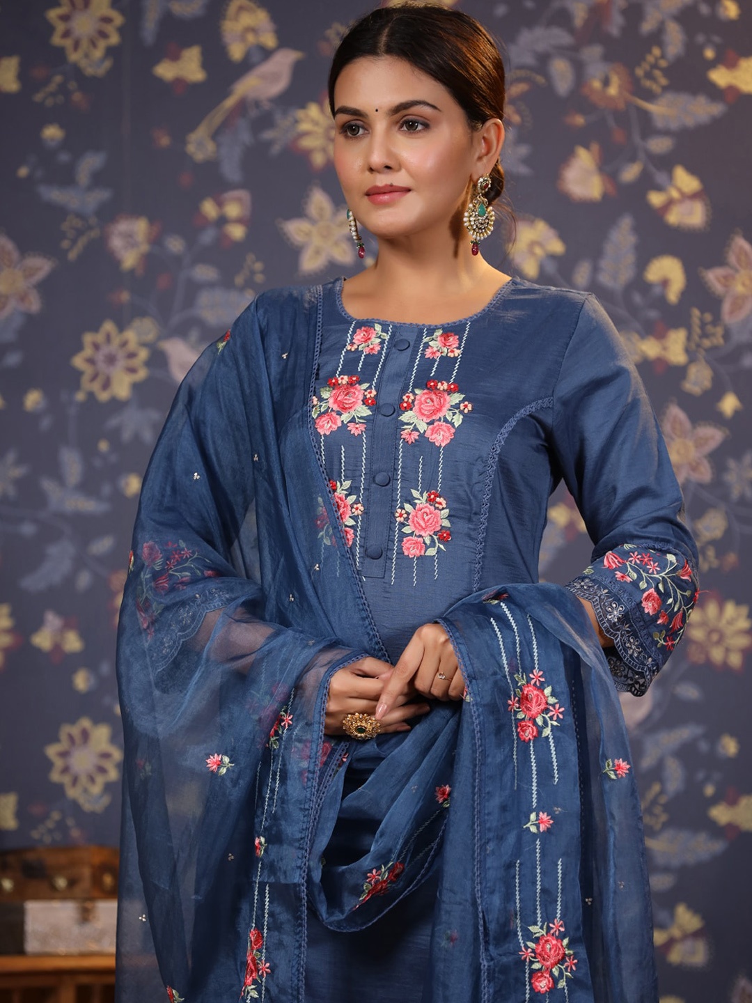 

House of Pataudi Floral Embroidered Lace Detail Panelled Kurta With Trouser & Dupatta, Navy blue
